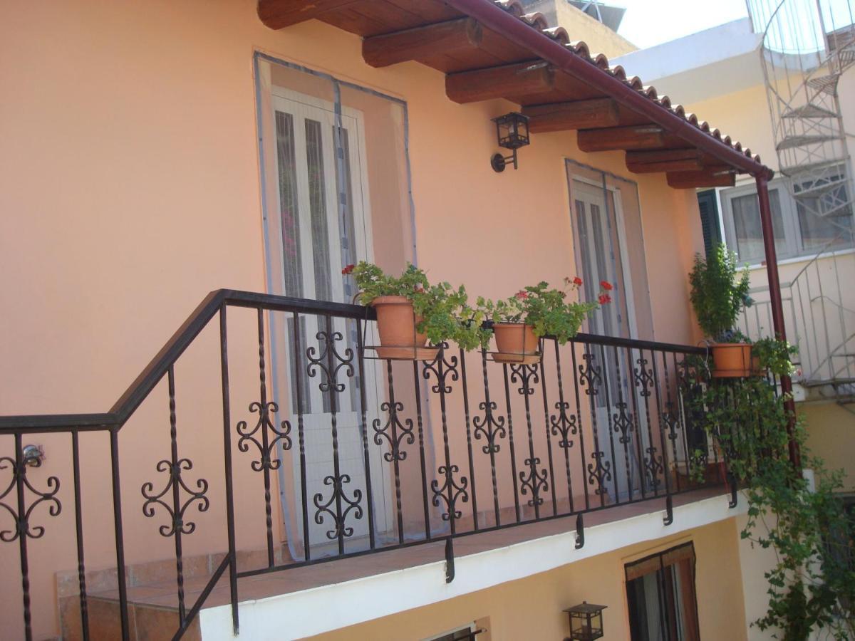 Relax In Aegina Town Apartments Exterior foto